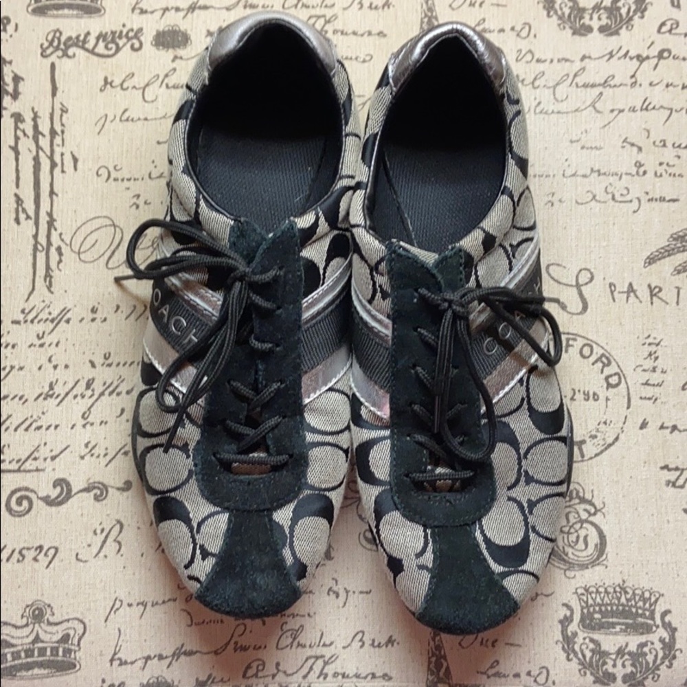 Coach tennis shoes🖤